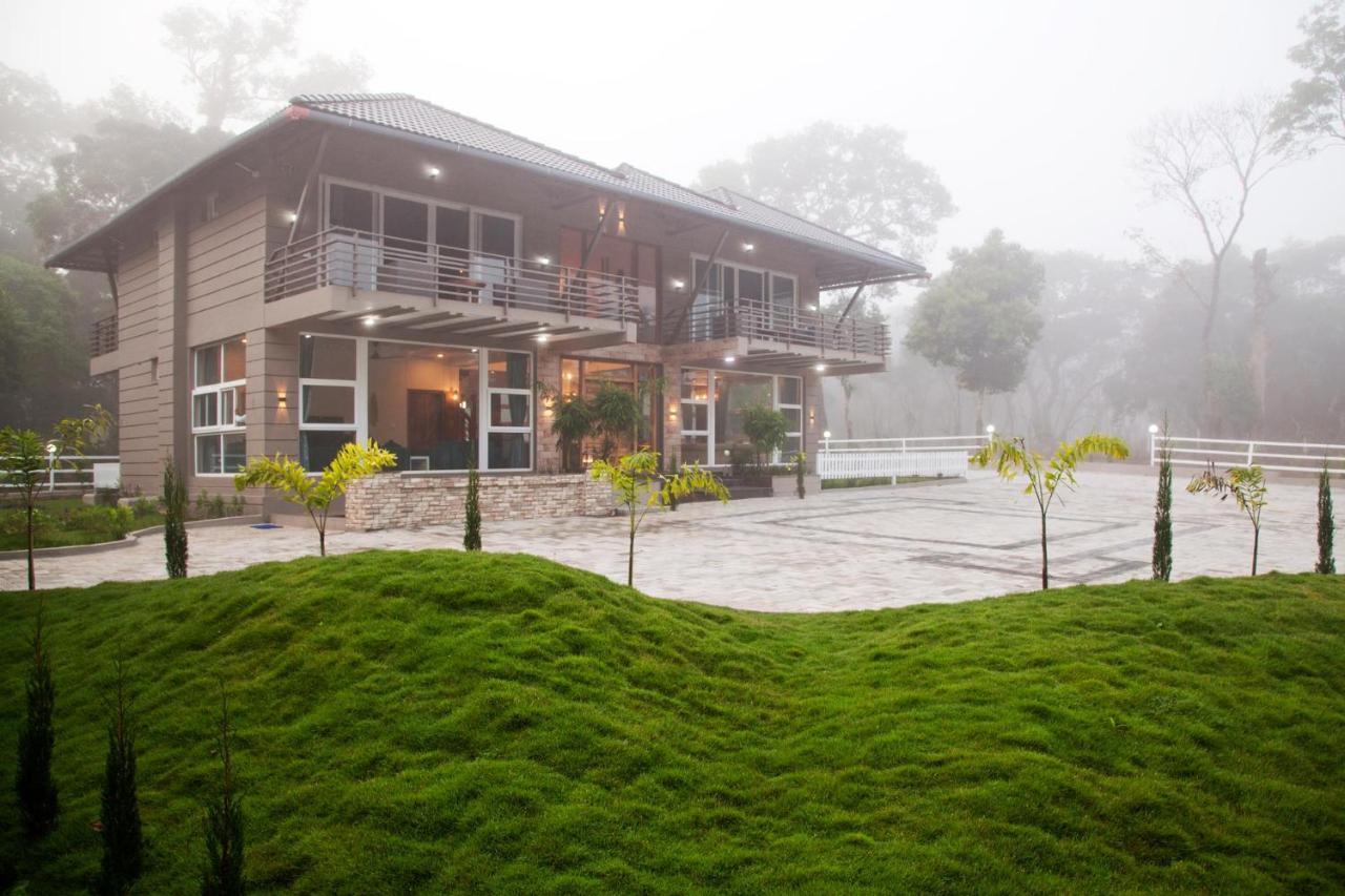 Coffee & Mist Luxury Villa- Comp Breakfast, Pool, Lounge, And Coffee Estate By Stayvista มาดิเครี ภายนอก รูปภาพ