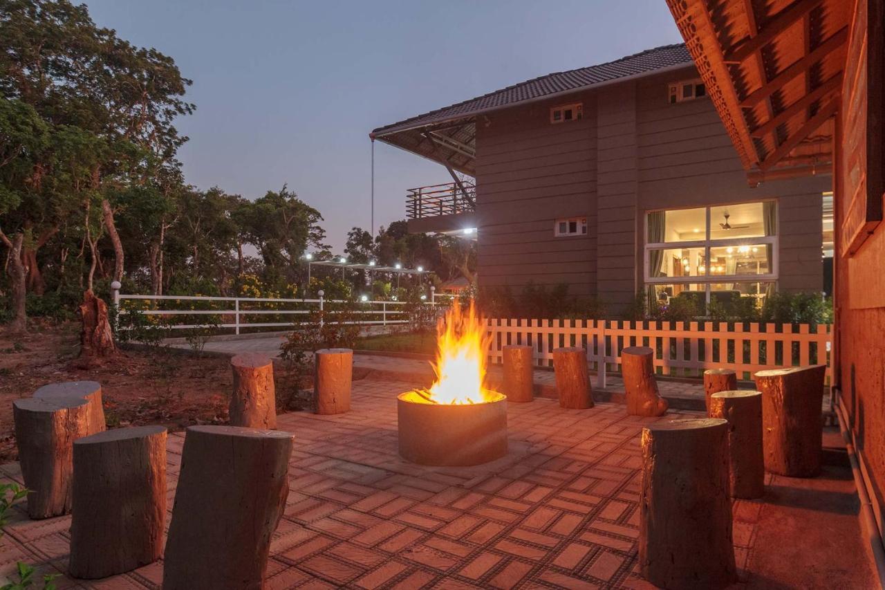 Coffee & Mist Luxury Villa- Comp Breakfast, Pool, Lounge, And Coffee Estate By Stayvista มาดิเครี ภายนอก รูปภาพ