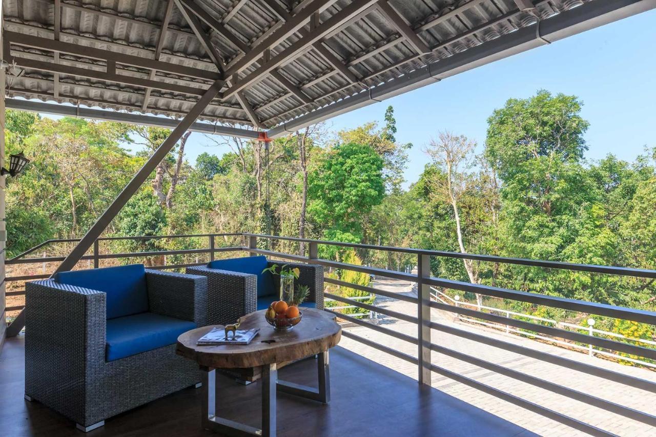 Coffee & Mist Luxury Villa- Comp Breakfast, Pool, Lounge, And Coffee Estate By Stayvista มาดิเครี ภายนอก รูปภาพ