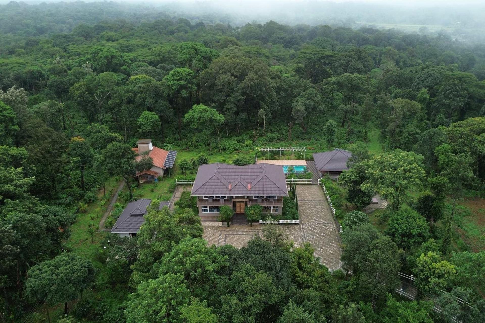 Coffee & Mist Luxury Villa- Comp Breakfast, Pool, Lounge, And Coffee Estate By Stayvista มาดิเครี ภายนอก รูปภาพ