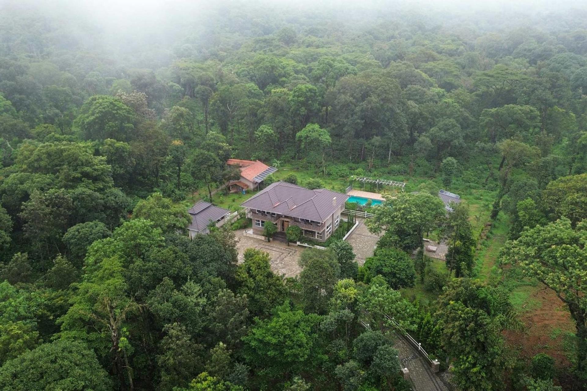Coffee & Mist Luxury Villa- Comp Breakfast, Pool, Lounge, And Coffee Estate By Stayvista มาดิเครี ภายนอก รูปภาพ